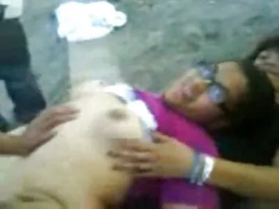 لينا بول محشوة في سكس راهبات مترجم عربي سريرها