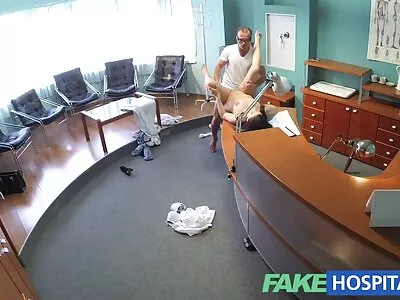 نيكول أنيستونز مع كبير الثدي تمارس الجنس ويحصل على نائب الرئيس في افلام جنس راهبات بوسها
