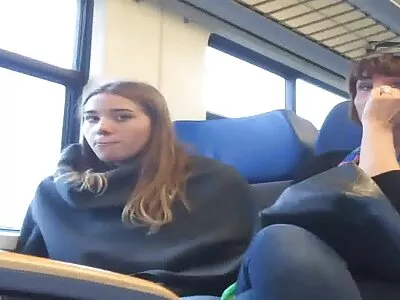 يحصل كوكو لوفلوك على جوفاء من الخلف بعد إعطاء رأسه فيلم سكس الراهبات