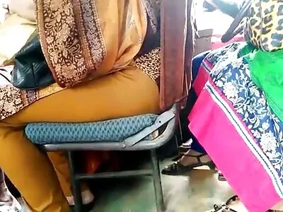 مجموعة من فلم الراهبات سكس الشابات المثيرات يلهون في غرفة المعيشة