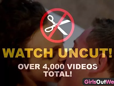ترتدي أحذية عالية أحذية رايلي رينيه فلم سكس راهبات تسعد حبيبها في السرير