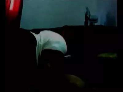 توقفت امرأة ذات موقع سكس راهبات شعر أحمر عن اللصوص