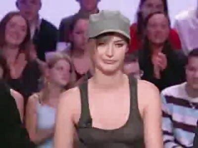 أحمر الشعر في سكس راهبات مترجم عربي سن المراهقة مارس الجنس لها على الانترنت عاشق