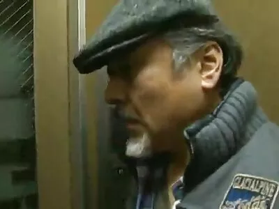 لندن كيز ترضي الرجل المحظوظ على الأريكة فيلم الراهبات سكس