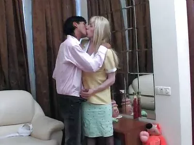 الصاعد الشقراء كاي كارتر تجلس بوسها على قضيب راهبات اباحي أسود كبير