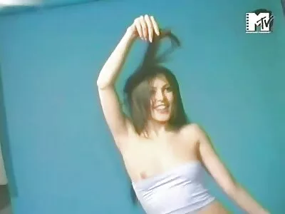امرأة سمراء عاطفية إيفا لوفيا منكوح في فلم الراهبات سكس وضع الوقوف