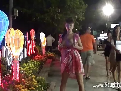 بيني باكس افلام راهبات سكس وأدريانا شيشيك يداعبان فتحات بعضهما البعض