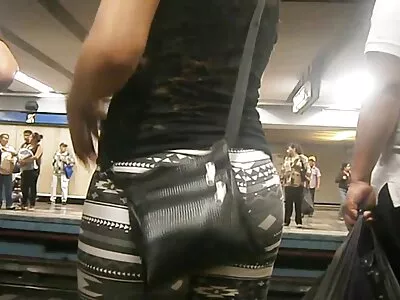 جبهة مورو بوديوس مع مقارع كبيرة يركب افلام سكس عن الراهبات صبيًا صغيرًا على الأريكة