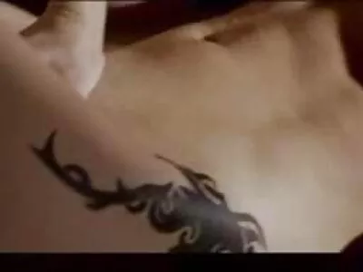 سمراء قرنية راهبات اباحي ريغان فوكس يمارس الجنس مع الرجل الأصغر سنا في غرفة المعيشة